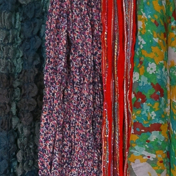 Four scarves - Picture 2 of 2